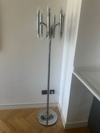 Lámpara de pie italiana cromada años 70.