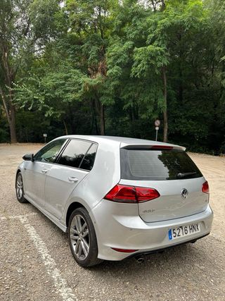 VOLKSWAGEN GOLF VII