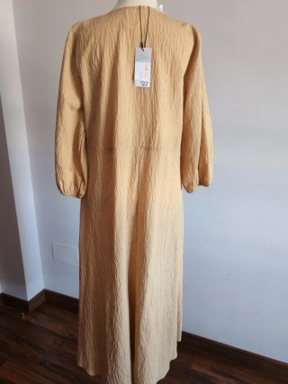 Vestido beige talla L sin estrenar.