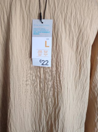 Vestido beige talla L sin estrenar.