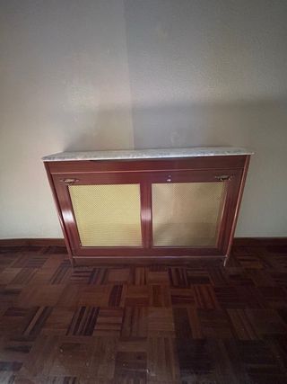 Mueble recibidor de madera y mármol