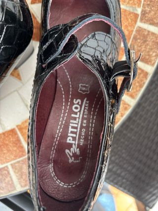 Zapatos de piel efecto cocodrilo negros