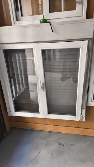 Ventanas blancas 110 x 118cmde alto incluido cajón