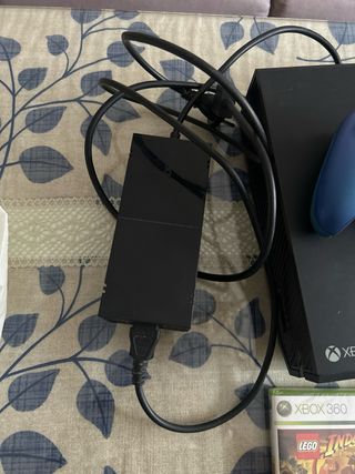 Xbox One 500GB con 3 juegos y 2 mandos