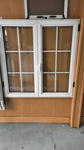 Ventana blanca 115 x 115 cm con barrotillo
