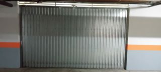 Puerta de garaje automática.