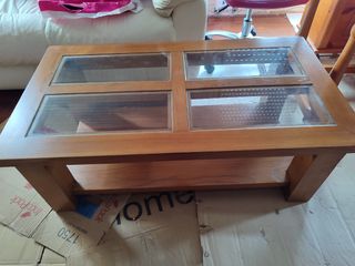 Mesa de centro de madera y cristal