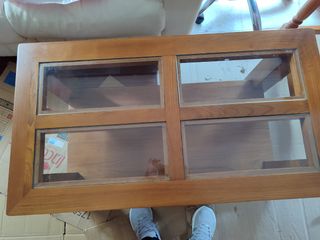 Mesa de centro de madera y cristal