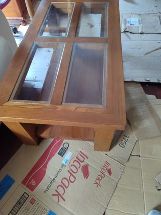 Mesa de centro de madera y cristal