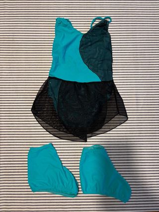 Maillot patinaje turquesa y fundas 5-6 años
