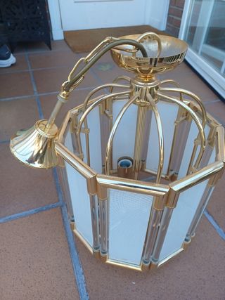 Lámpara colgante dorada y cristal