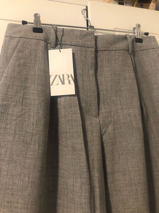 Pantalón gris Zara