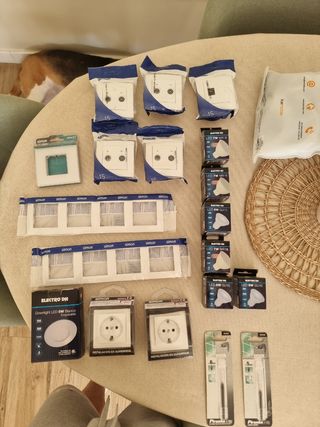Lote material eléctrico y brocas porcelana.