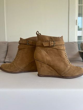 Botines cuña ante Pull & Bear camel