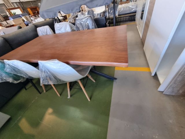 Mesa de madera nueva 240€
