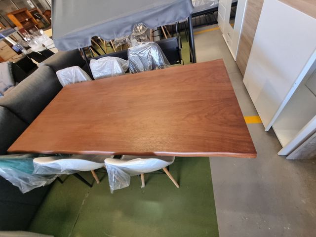 Mesa de madera nueva 240€