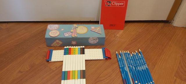 Estuche, bolígrafos y libreta Clipper