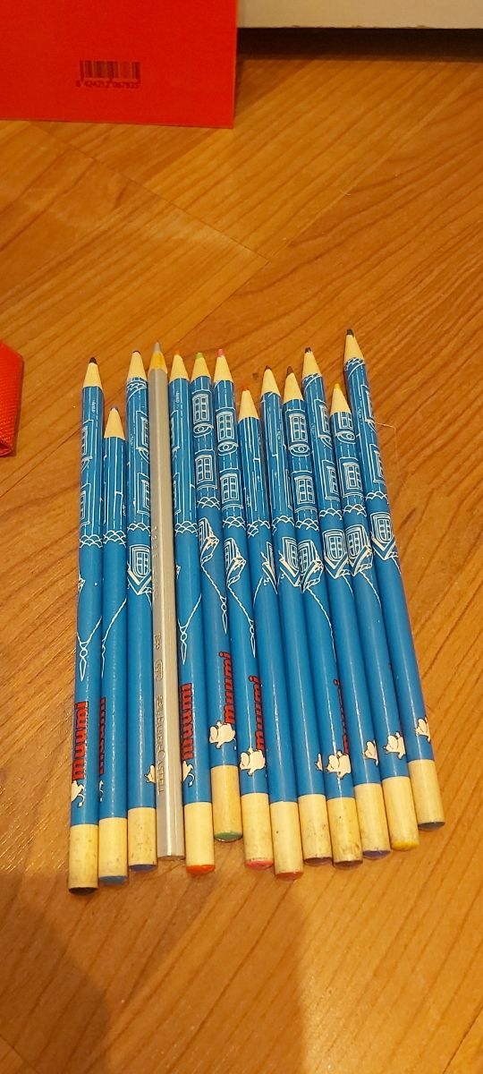 Estuche, bolígrafos y libreta Clipper