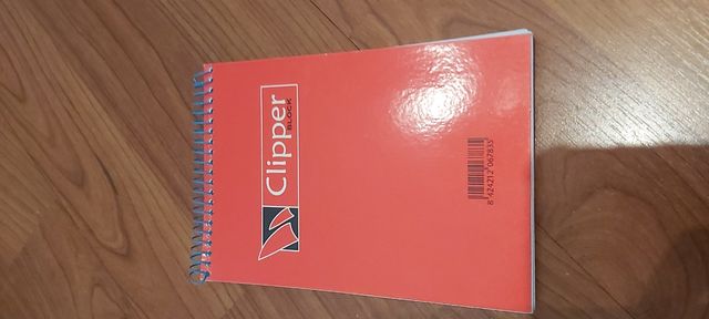 Estuche, bolígrafos y libreta Clipper