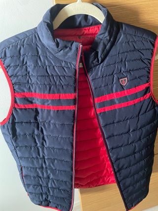 Chaqueton sin mangas Alvaro Moreno azul y rojo