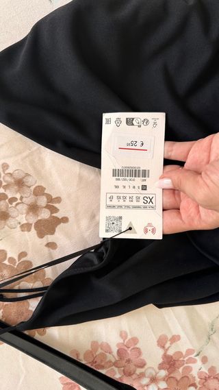 Vestido negro corto Zara