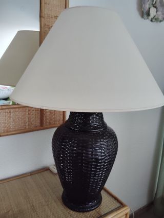 Lámpara de mesa cerámica negra