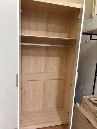 Armario grande blanco y marrón