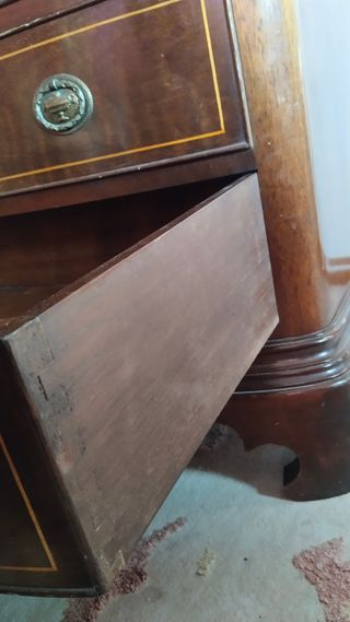 Cómoda antigua de madera