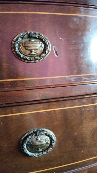 Cómoda antigua de madera