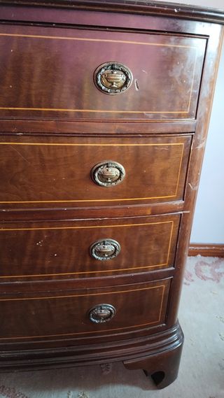 Cómoda antigua de madera