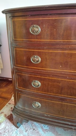 Cómoda antigua de madera