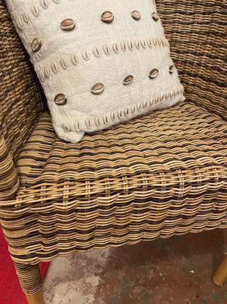 Silla de ratán tejida