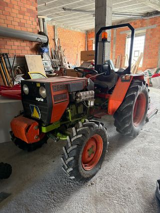 Tractor Agria 8838 DT con aperos