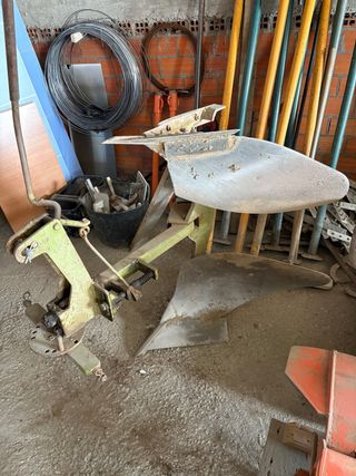 Tractor Agria 8838 DT con aperos