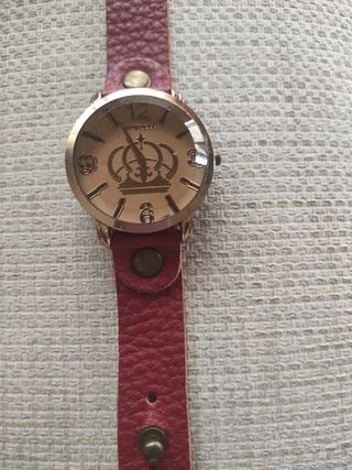 Reloj de pulsera dorado y rojo para mujer