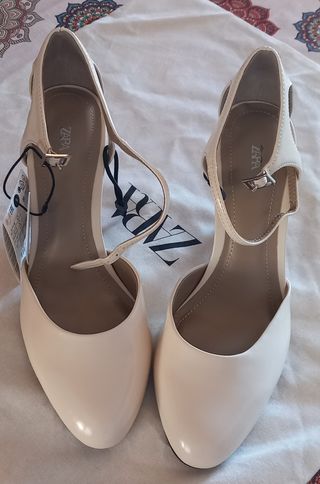 Zapatos Zara Talla 37 Beige nuevos con la etiqueta