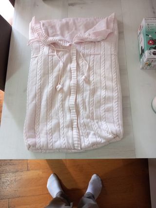 Saco para bebé de punto rosa