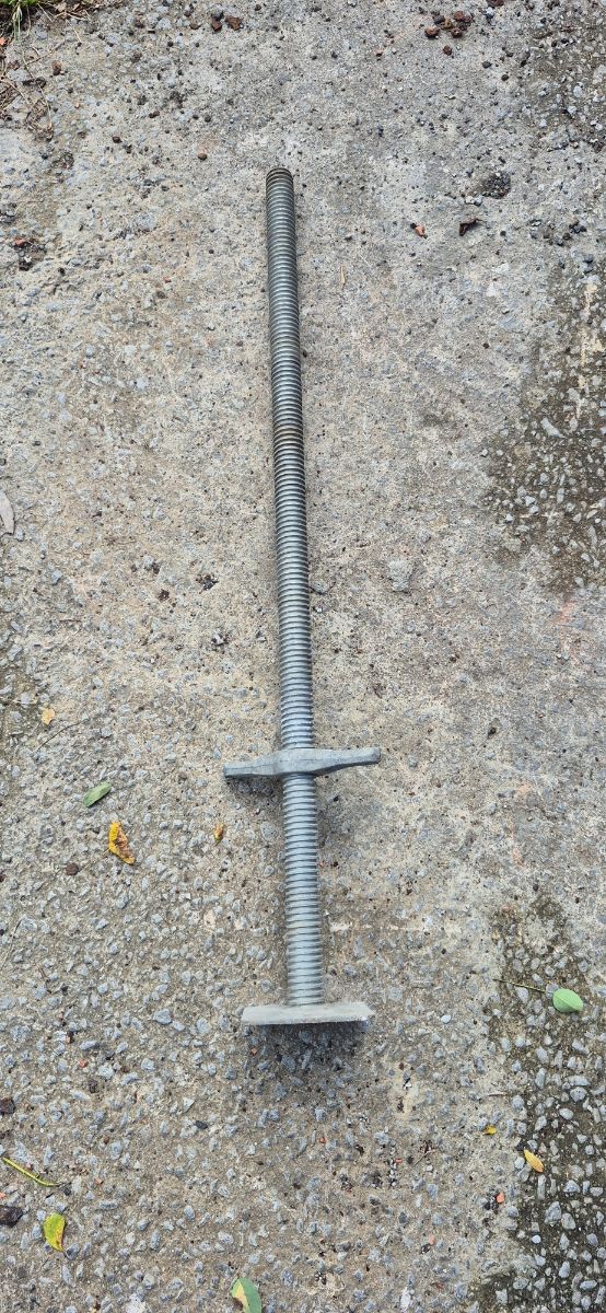 Pie de andamio regulable 1 metro