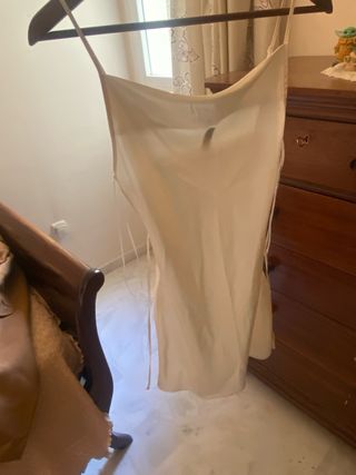 Vestido H&M satén blanco corto