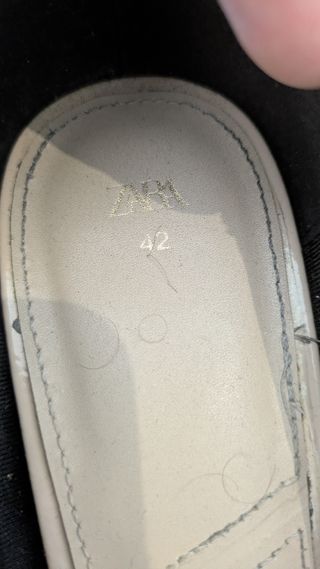 Zapatos de tacón Zara beige elegantes