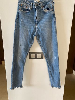 Zara Jeans Deshilachados Talla 36