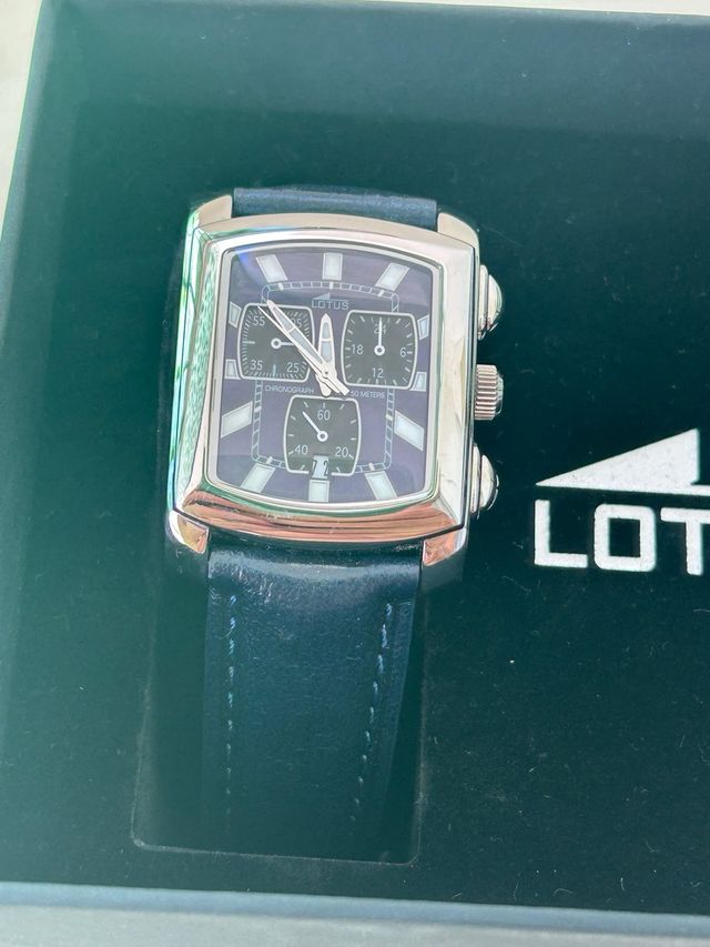 Reloj Lotus Negro y Plateado