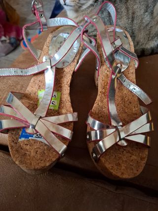 Sandalias de tacón plateadas y rosas talla 38