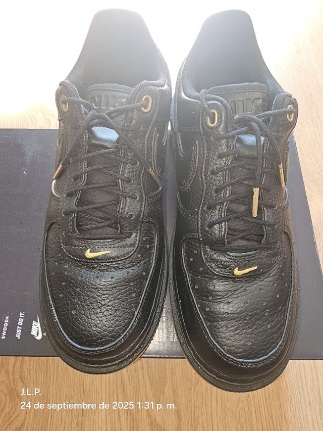 Nike Air Force 1 Luxe Negro