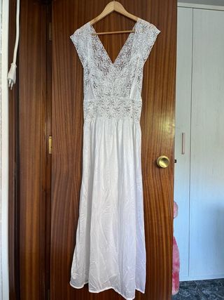 Camisón y bata de encaje blanco