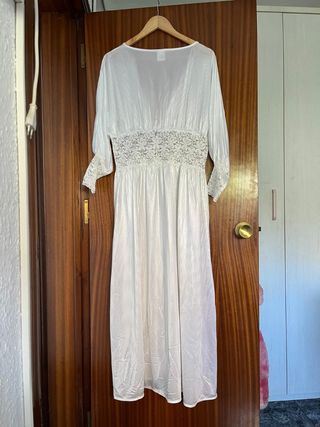 Camisón y bata de encaje blanco
