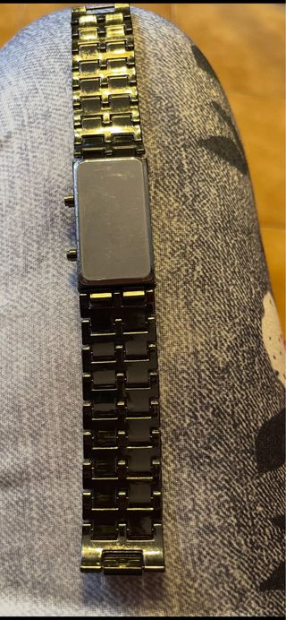 Orologio particolare nero e rosso