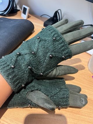 Guantes verde con tachuelas
