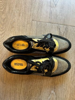 Zapatillas Michael Kors Negras y Doradas