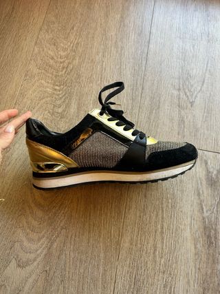 Zapatillas Michael Kors Negras y Doradas